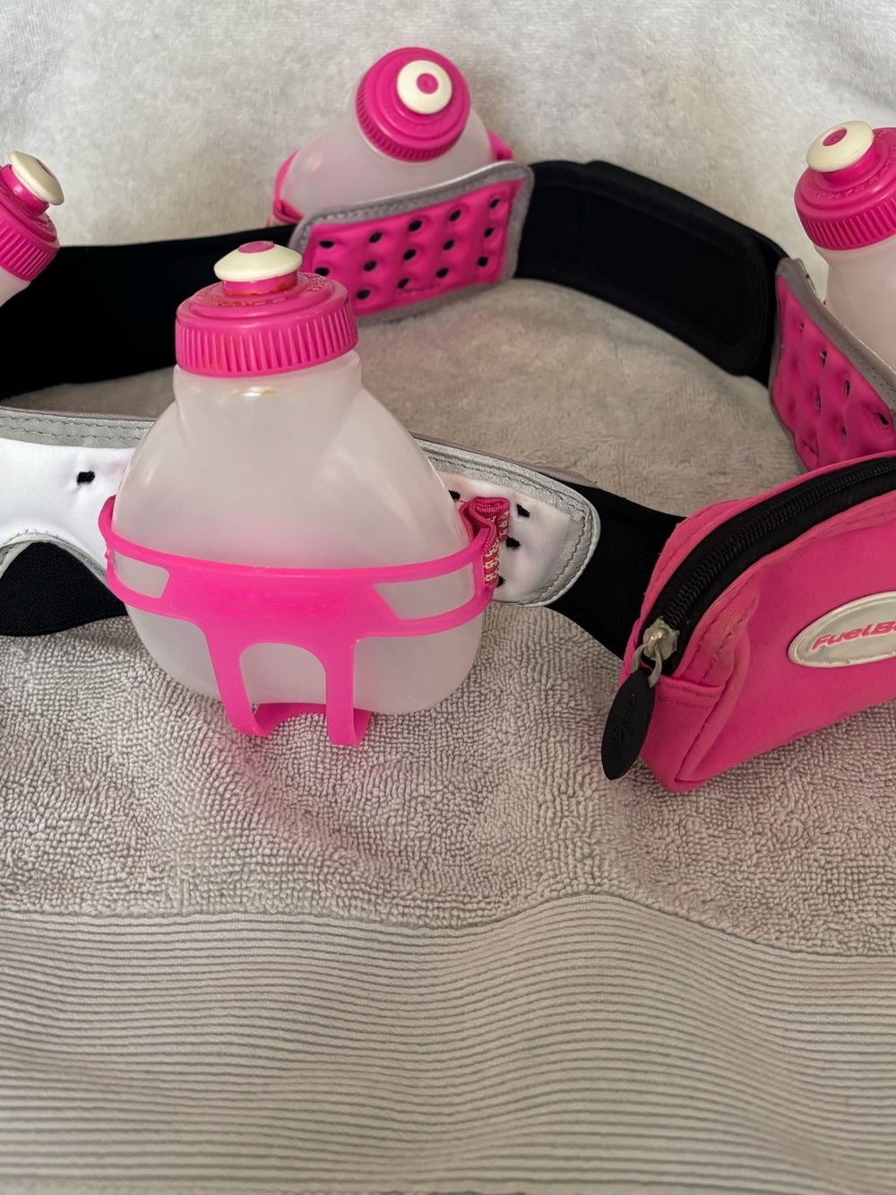 FuelBelt 4-Bottle Hydration Waist Pack Belt 8 fl oz Push Cap Refillable PINK.